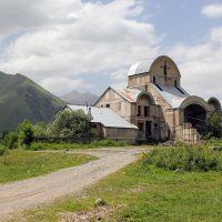 Храм на военно-грузинской дороге :: skijumper Иванов