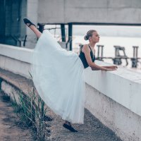 Танцы в городе. :: Юлия Кравченко