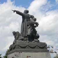 В городе Вязьма... памятник генералу Ефремову и его воинам... :: Владимир Павлов