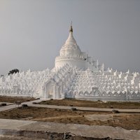 Мингунская белая пагода в Мандалае, Мьянма :: Олег Ы