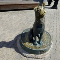 Памятник-копилка в виде собаки установлен на Советской улице Оренбурга :: Наиля 