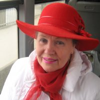 Женщина в шляпе  из  красного  фетра :: Светлана 