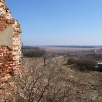 Время собирать камни(снимок с крыши полуразрушенного храма) :: Владимир Нев