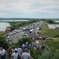 Дорога по дамбе к граду-острову Свияжск. :: Наталья Т