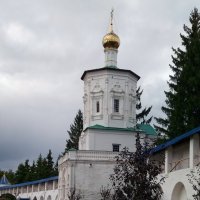 Надвратная Иоанно-Предтеченская церковь Солотчинского монастыря :: Galina Solovova