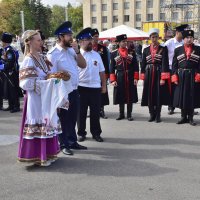 День города. Ожидание высоких гостей. Кажется идут? :: Александр 