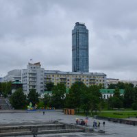Вид на башню "Высоцкий" с Плотинки :: Александр Рыжов