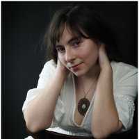 Портрет девушки с кулоном :: Михаил Зобов