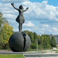 15-метровая скульптура «Моя Сибирь» :: Дмитрий Конев