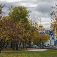 Вид на храм из парка Гагарина :: Александр Тарноградский