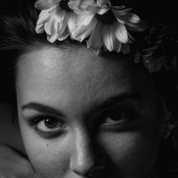 Женский портрет с цветами :: Yuriy Lopatin