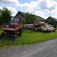 Трактор и дрова :: Александр Рыжов