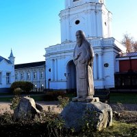 Памятник Антонию Печерскому в Николо - Угрешском монастыре. :: Татьяна Помогалова