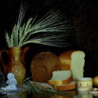 Натюрморт с  колосками и хлебом... :: Нэля Лысенко