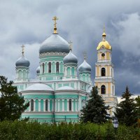 Колокольня и Троицкий собор в Дивеево :: Алексей Р.