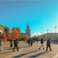 На выходе из метро "Парк Победы" :: Любовь Зинченко 