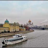 вдоль Софийской набережной :: Вера 