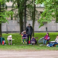 Юные художники на этюдах под зорким оком опытных взрослых коллег :: Стальбаум Юрий 