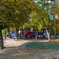 Детская площадка в парке :: Валентин Семчишин
