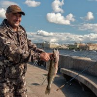 Гордость рыбака :: Сергей Шатохин 