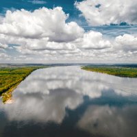 Красивые облака над Волгой :: Борис Бушмин