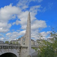 статуя Святой Женевьевы, покровительницы Парижа у моста  Турнель :: ИРЭН@ .