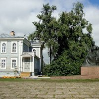 Музей-квартира и памятник :: Raduzka (Надежда Веркина)