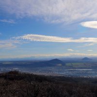 Пейзаж с одинокоими горами и летающей тарелкой :: M Marikfoto