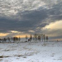 Закат в зимнем поле :: Василий Колобзаров