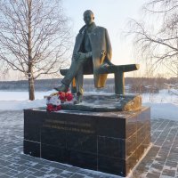 Памятник Николаю Рубцову :: Лидия Бусурина