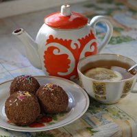 Чай и пироженки-картошки :: Андрей Заломленков (настоящий) 