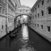 Влюбленные Моста Вздохов Ponte dei Sospiri   Венеция Италия :: wea *