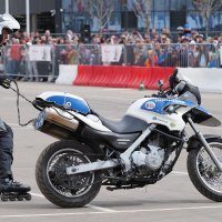 "Выгул" мотоцикла на поводке :: Евгений Седов
