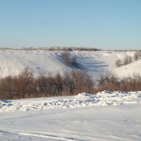 Изрядны снежные запасы на холмах.. :: Андрей Заломленков (настоящий) 