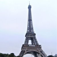 Эйфелева башня в Париже ранней осенью. :: Валерий Новиков