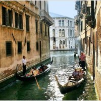 Красотою обшарпанных стен, нас манит и волнует Венеция... :: Наталья Портийо