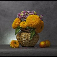 Букет из хризантем и декоративных подсолнухов. :: Лилия *