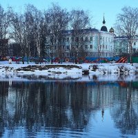 Город Великие Луки, 30.03.2023... Лебеди на Ловати... :: Владимир Павлов