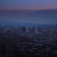 Вечерний Ереван. Вид на Арарат, который спрятался в облаках :: Дмитрий Шишкин