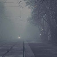 Туманное утро на улице Фрунзе :: Константин Бобинский