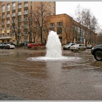 Фонтанчик по неволе. :: Владимир Попов