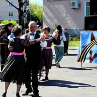 9 мая вальс в городском саду играет духовой оркестр :: Александр 