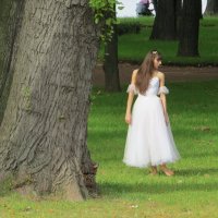 Девушка в парке :: Вера Щукина