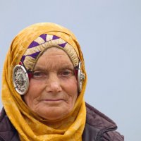 Портрет Аварской женщины в национальном головном уборе :: M Marikfoto
