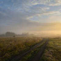 Утро с туманом :: Василий Колобзаров