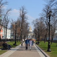 МОСКВА, прогулка. :: Виктор Осипчук