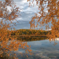 Осенний вечер на озере :: Vladimbormotov 