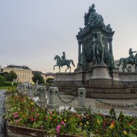 Памятник Марии-Терезии :: Осень 