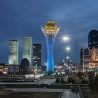 Астана - Байтерек &quot;город фентези&quot; :: Эдуард Басов
