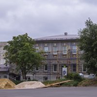 Фасад музея ремонтируют ,но музей работает :: Сергей Цветков